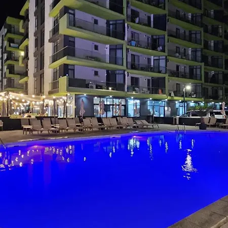 Blaxy - Pool & 50m De Plaja Năvodari