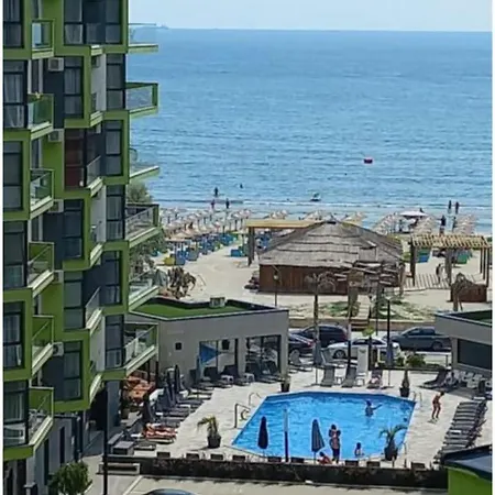 Blaxy - Pool & 50m De Plaja Năvodari