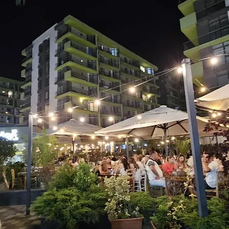 Blaxy - Pool & 50m De Plaja Năvodari