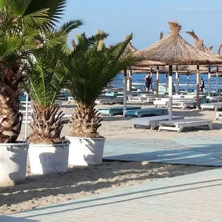Blaxy - Pool & 50m De Plaja Appartamento Năvodari
