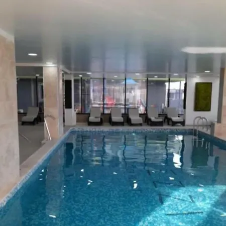 Blaxy - Pool & 50m De Plaja Năvodari